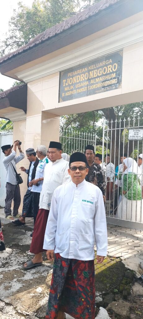 Pesarean Keluarga Tjondronegoro, makam Bupati pertama Kabupaten Sidoarjo
