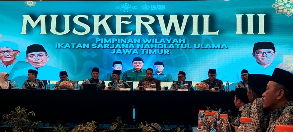 Prof. Kamaruddin menyampaikan taujihatnya di dampingi Wakil Ketua Umum PP ISNU Prof. Masud Said, Plt. Ketua PW ISNU Jatim Prof. Afif Hasbullah dan Sekretaris PW ISNU Jatim M. Dawud.