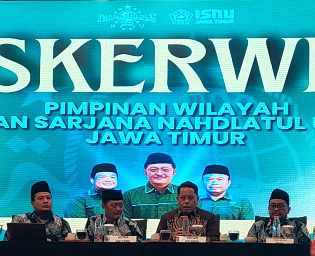 Prof. Kamaruddin menyampaikan taujihatnya di dampingi Wakil Ketua Umum PP ISNU Prof. Masud Said, Plt. Ketua PW ISNU Jatim Prof. Afif Hasbullah dan Sekretaris PW ISNU Jatim M. Dawud.