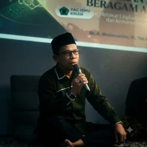 Ketua PC ISNU Sidoarjo, Dr. H. Sholehuddin, menjadi narasumber utama dalam Tasywirul Afkar PAC ISNU Krian