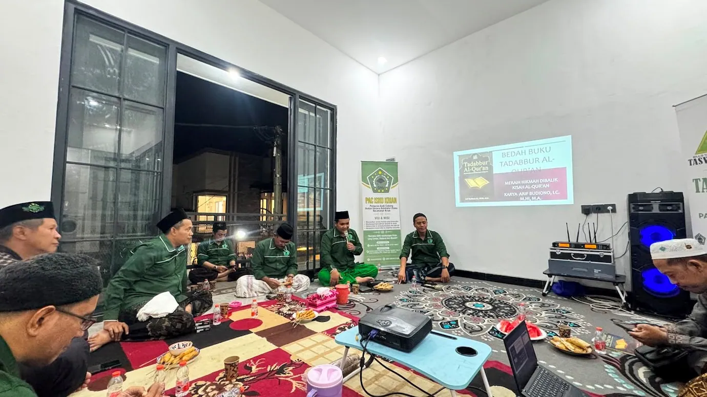 Suasana diskusi Bedah Buku Tadabbur Al Qur'an dalam Tasywirul Afkar PAC ISNU Krian