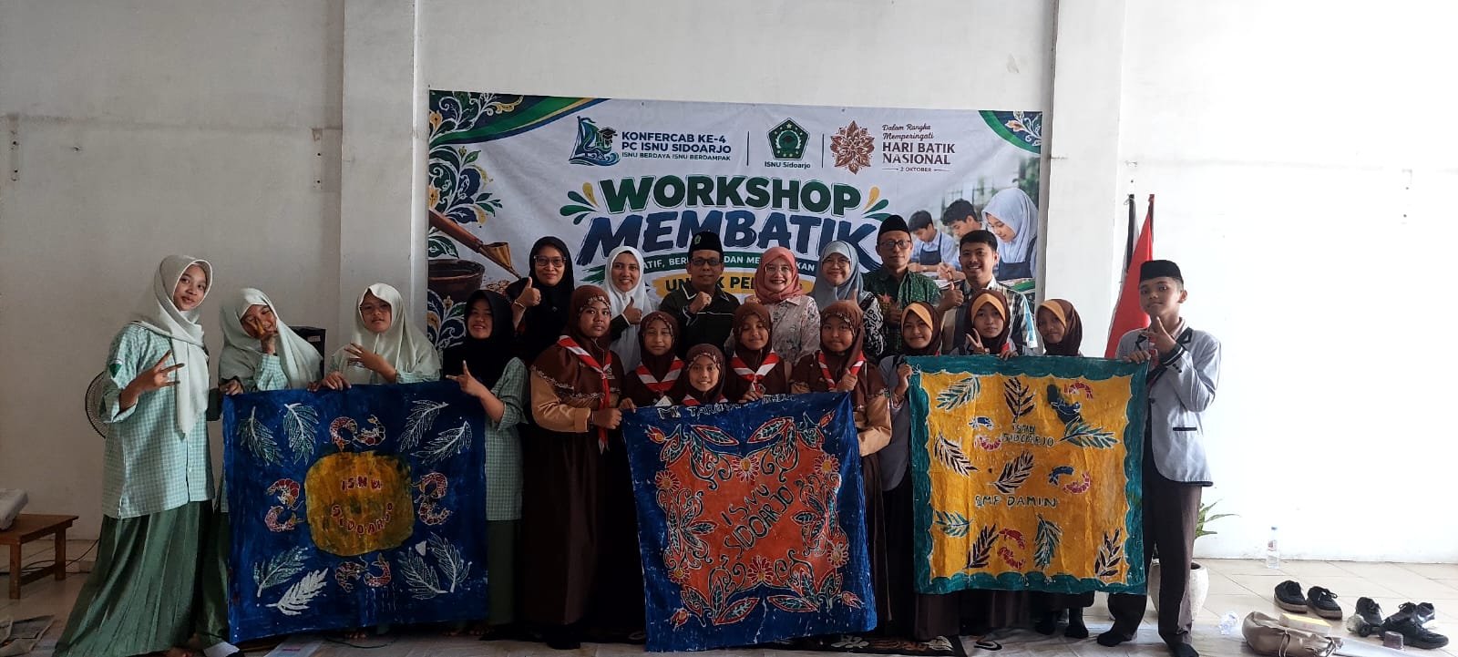 Pelajar mengikuti workshop membatik yang digelar PC ISNU Sidoarjo